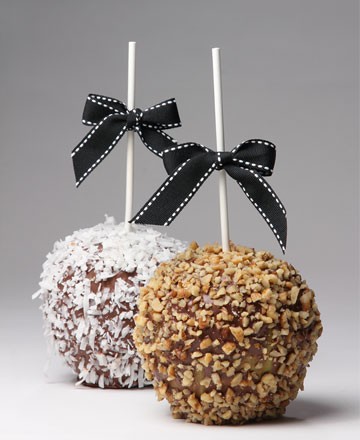 1 Hand-Dipped Caramel and Chocolate Gourmet Apple<br><br><img src= inch/partners/delightfully_dainty.jpg inch width= inch200px inch height= inch100px inch><br><br>